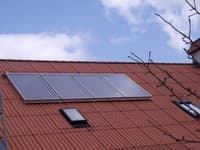 Instalace solárních kolektorů na vlnitou plechovou střechu